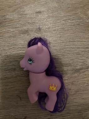 Gi-Go Wonder Pony Land Purple Pony with Yellow Crown Symbol